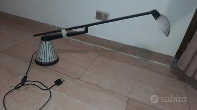 lampada di tavolo anni 80 studio design Italia 