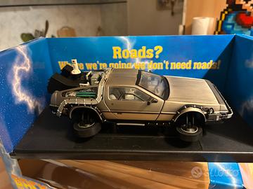 Modellino delorean ritorno al futuro