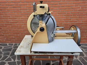 Affettatrice a volano antica