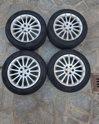 Cerchi in lega con gomme invernali