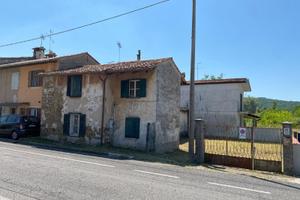 CASA DI TESTA CON GIARDINO PRIVATO
