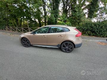 vovlo v 40 cross country