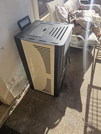 Stufa a pellet usata - bicolore nero/panna