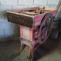 Sgranatrice per pannocchie d'epoca