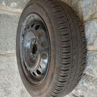 Pneumatico 155/65 R14 con cerchione