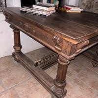 Tavolo in noce stile antico