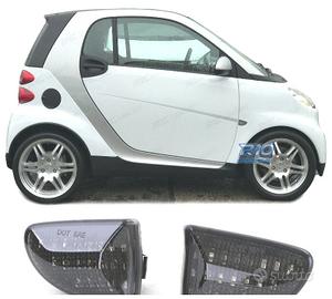 FRECCIE LATERALI PER SMART FORTWO 451 07- LED NERO