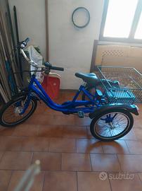 triciclo con pedalata assistita