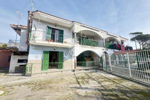 CASA SEMINDIPENDENTE A TORRE DEL GRECO