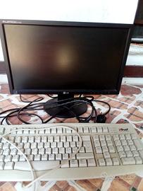 monitor pc e tastiera 