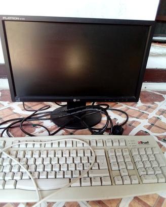 monitor pc e tastiera 