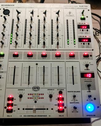 mixer DJ X700 Behringer 