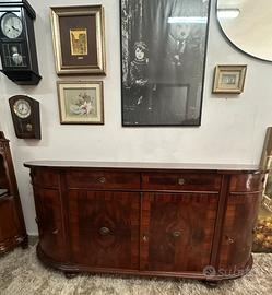 un'antica credenza