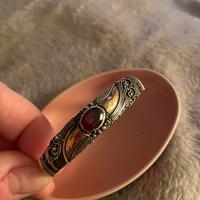 Bracciale in argento vintage con pietra rossa