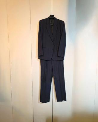 Elegante abito classico da uomo in pura lana vergi