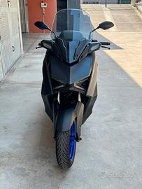 X-Max 300 Icon Blue 4km