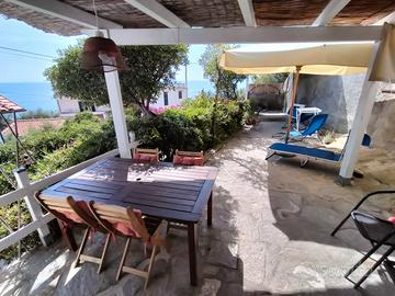 Elegante Casa Vista Mare con giardino a Pomonte