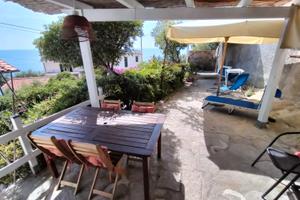 Elegante Casa Vista Mare con giardino a Pomonte