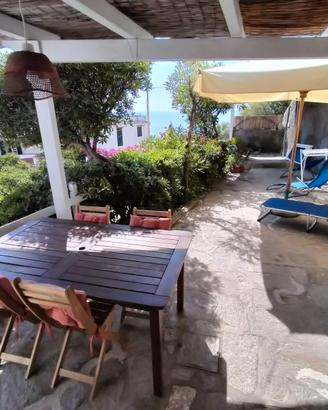 Elegante Casa Vista Mare con giardino a Pomonte