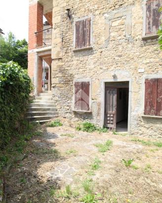 4 LOCALI A CARPINETI