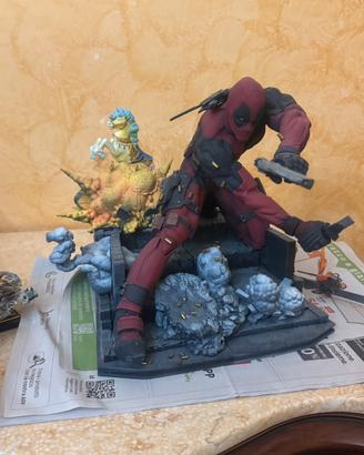Deadpool statua in resina dipinta a mano
