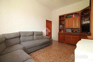 CASA SEMINDIPENDENTE A PRATO