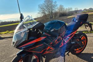 KTM RC 125 2023 NERA E ARANCIONE