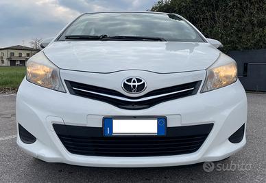 Toyota Yaris Yaris III 2011 5p 1.0 Active