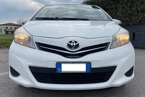 Toyota Yaris Yaris III 2011 5p 1.0 Active