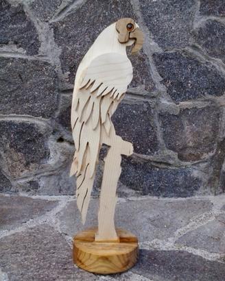 Pappagallo in legno fatto a mano