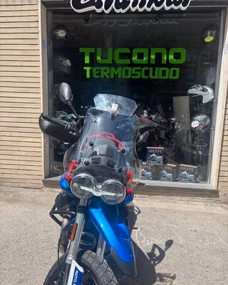 Moto Guzzi V 85 EVOCATIVE GRAPHICS