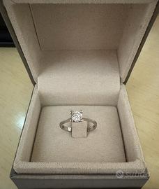 Anello diamante / Solitario in oro bianco 18k
