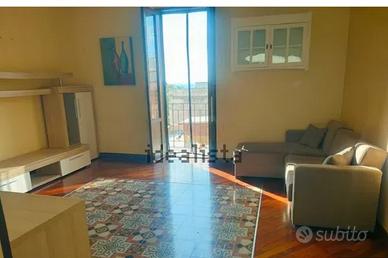 Trilocale zona Pzza Ebalia - Vicino facoltà Medici