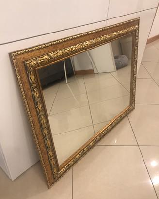 Specchio con  cornice in legno dorato