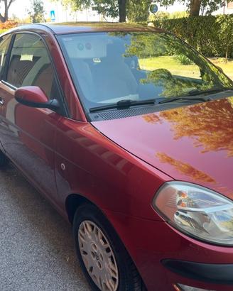 Automobile lancia ypsilon