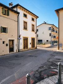Casa indipendente di 154 m² con più di 5 locali a 