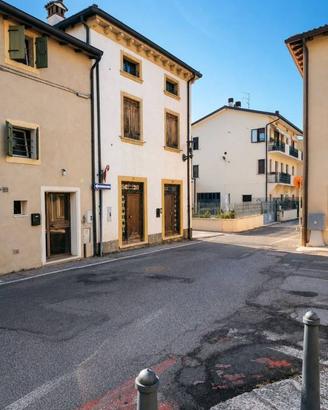 Casa indipendente di 154 m² con più di 5 locali a 