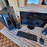 COMPUTER DESKTOP COMPLETO DI MONITOR