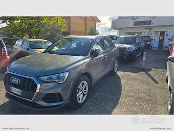 AUDI Q3 35 TDI S tronic Business Advanced
