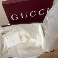 Scatola Gucci vuota con cartoncino e velina