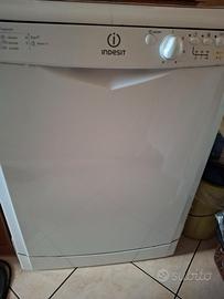 Lavastoviglie INDESIT