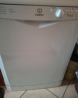 Lavastoviglie INDESIT