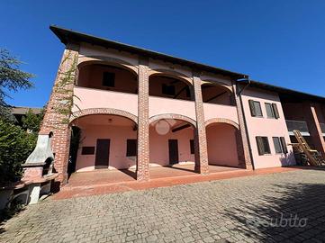 VILLA A SCHIERA A MARANO TICINO