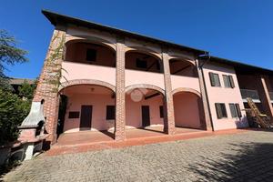 VILLA A SCHIERA A MARANO TICINO