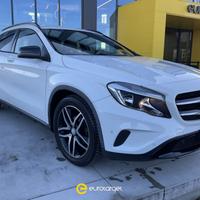 MERCEDES-BENZ GLA 180 d Premium