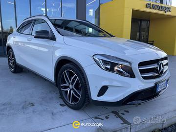 MERCEDES-BENZ GLA 180 d Premium