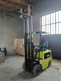 Carrello elevatore muletto a motore