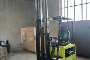 Carrello elevatore muletto a motore