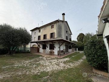 Villa di 200 m² con più di 5 locali a Casier