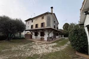 Villa di 200 m² con più di 5 locali a Casier
